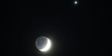 Stargazers treated to rare sight as Venus appears beside crescent Moon | Science, Climate & Tech News
