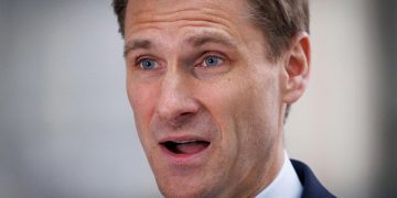 Chris Philp claim Britain needs better ‘work ethic’ slammed by Labour, Lib Dems