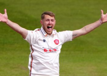 County Championship: Jamie Porter claims six second-innings wickets as Ollie Robinson, Jonny Bairstow also stand out | Cricket News